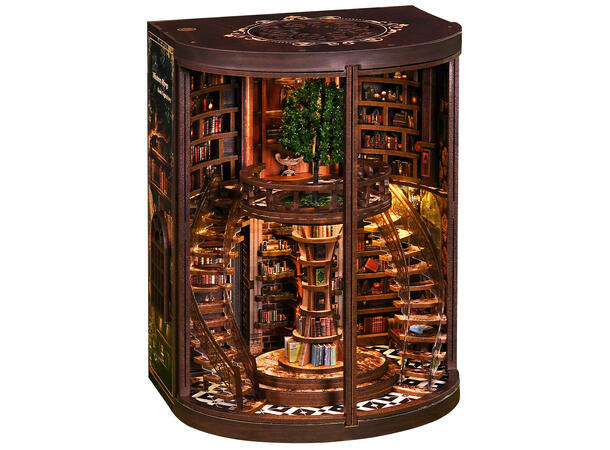 Mini hus DIY Visdommen 13,5x16,5x21cm MDF, papir, stoff. LED lys, uten batteri 