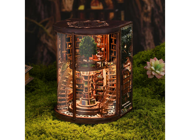 Mini hus DIY Visdommen 13,5x16,5x21cm MDF, papir, stoff. LED lys, uten batteri 