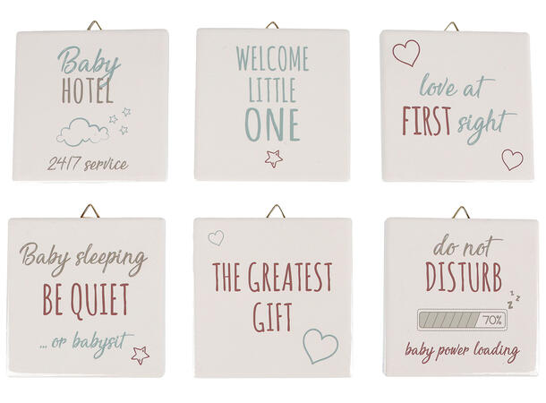 Skilt Baby keramikk m/krok 10x10cm 6ass Display 36stk 