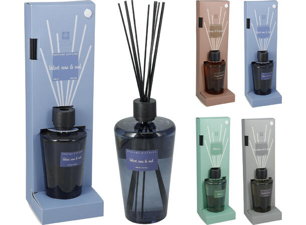 Duftolje 500ml med 8 pinner 4ass Pakket i display med tester. 10% duft 