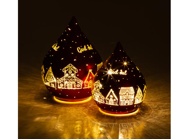 Lyslykt LED Pepperkakeby rød dråpe 12cm Batteri: AAAx3 T: 6/18t 10LED 