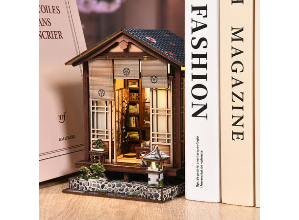 Book Nook Mini Japansk hage 12x13x17cm MDF papir stoff LED lys uten batteri 