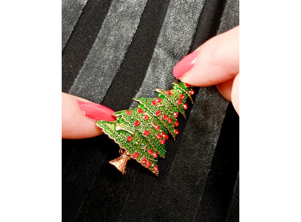 Brosje Juletre metall i gaveeske Sink uten kadmium, nikkel, bly 