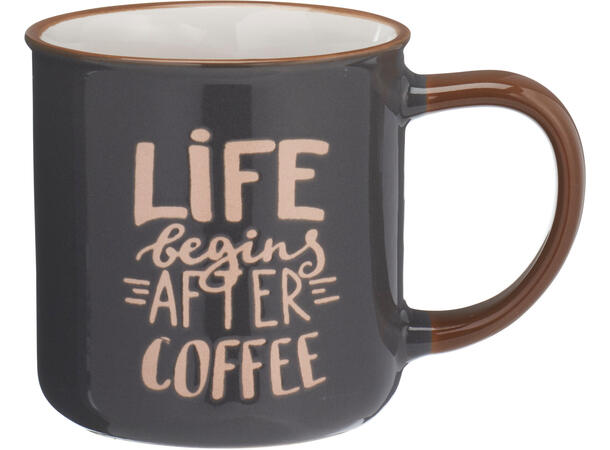 Krus kaffe keramikk 11x8x8cm 250ml 4ass 16stk i display. .ed pregede kaffetekst 