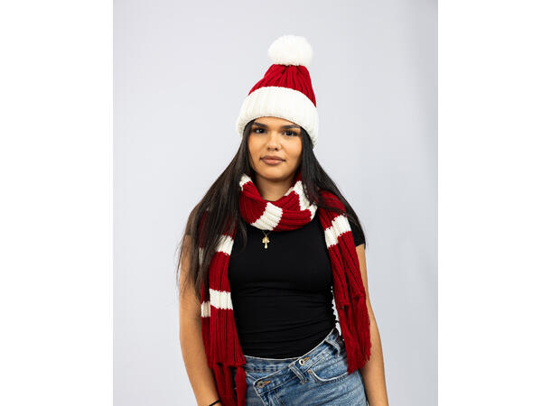 Lue ribbestrikket rød m/hvit onesize Myk akryl som ikke klør 