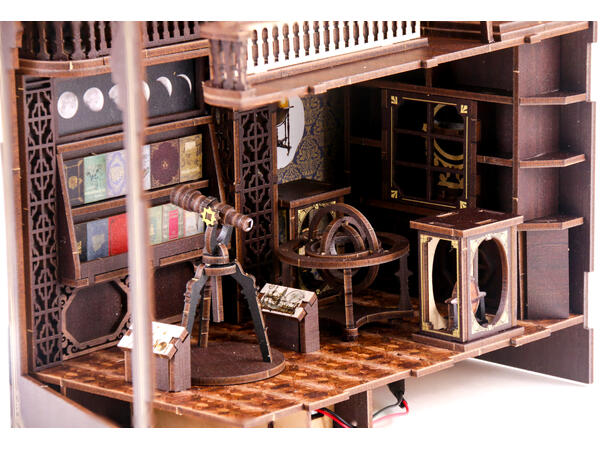 Book Nook Museum Astronomi 23x18.5x11cm MDF papir stoff LED lys uten batteri 