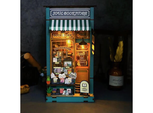Book Nook Bokhandel 21x12,8x23,4cm MDF, papir, stoff. LED lys, uten batteri 