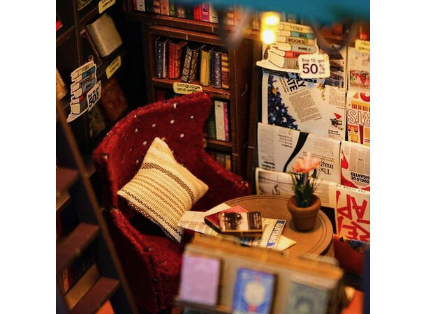 Book Nook Bokhandel 21x12,8x23,4cm MDF, papir, stoff. LED lys, uten batteri 