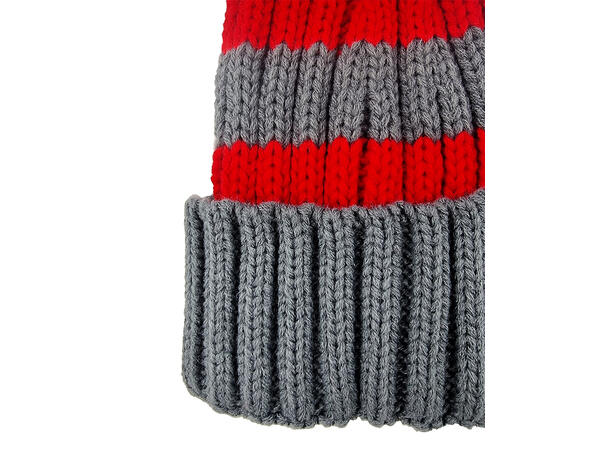 Nisselue ribbestrikket Grå m/rød 65cm 