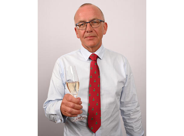 Slips mørk rød m/juletre Voksen L:144cm Polyester. Pakket i gaveeske 