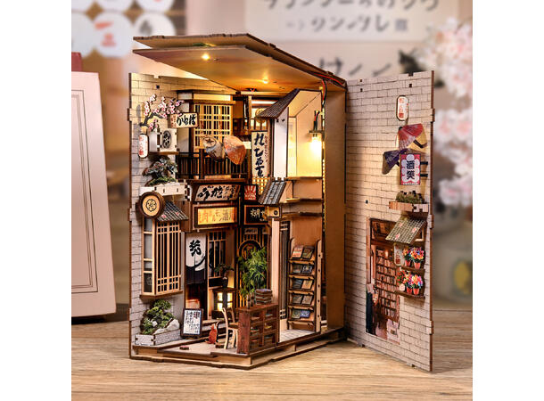 Book Nook Bygård med katt 23x18x11cm MDF papir stoff LED lys uten batteri 