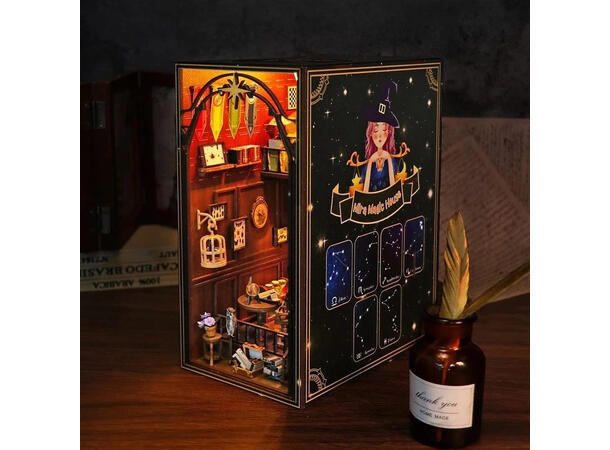 Book Nook Mira´s Magiske 18,3x11,6x22cm MDF, papir, stoff. LED lys, uten batteri 