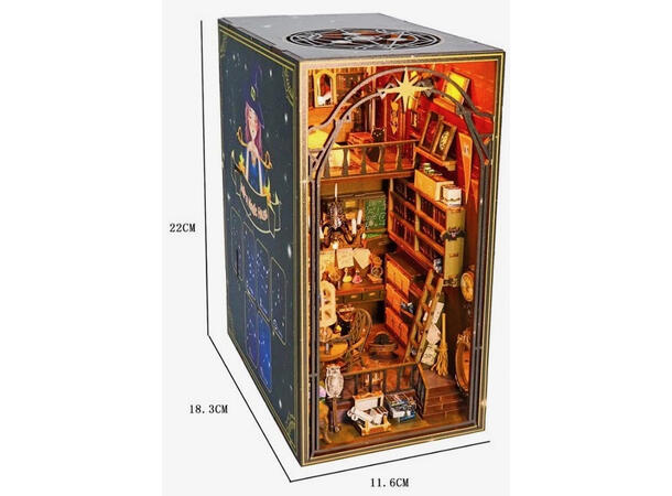 Book Nook Mira´s Magiske 18,3x11,6x22cm MDF, papir, stoff. LED lys, uten batteri 