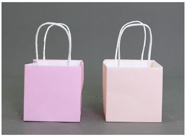 Gavepose rosa 14x14x13cm 2ass Gavepose til blomster av papir 