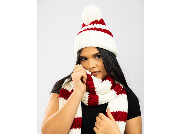 Lue ribbestrikket hvit m/rød onesize Myk akryl som ikke klør 