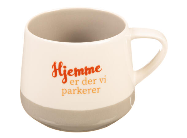 Krus Hjemme er der vi parkerer...grå 275ml 270g D:8/9,5cm H:7,5cm 