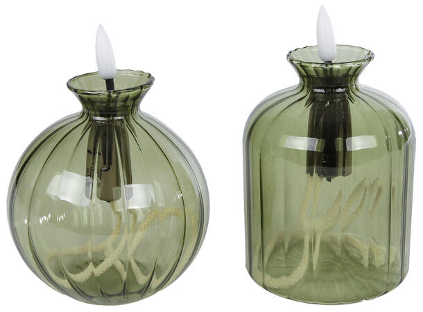 Oljelampe LED grønn glass h:10cm 2 ass Forpk:12stk  7,5x10,5cm Batt.3xLR44 Ink. 