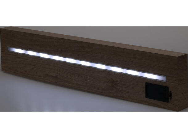Hylle MDF eikefa. m/LED-lys 60x40x12,5cm Batteri: 2xAA ikke inkludert 
